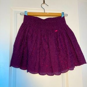 Textured design with eyelets in maroon/purple